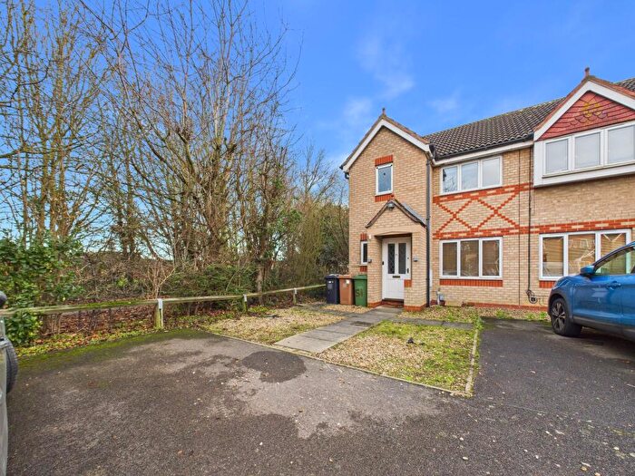 3 Bedroom End Of Terrace House For Sale In Portchester Close, Peterborough, PE2