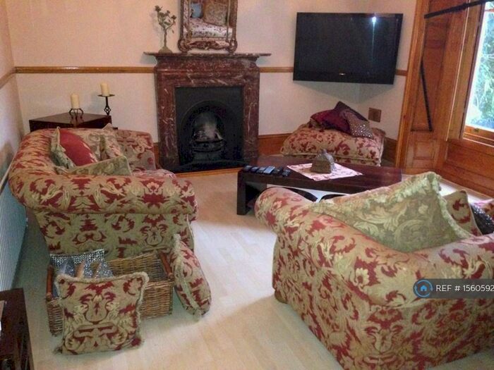 2 Bedroom Flat To Rent In The Waldrons, Croydon, CR0