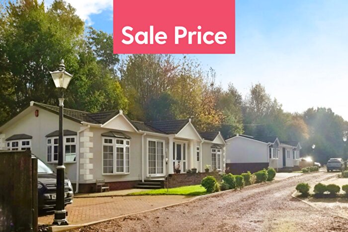 2 Bedroom Park Home For Sale In Swadlincote, Derbyshire, DE12