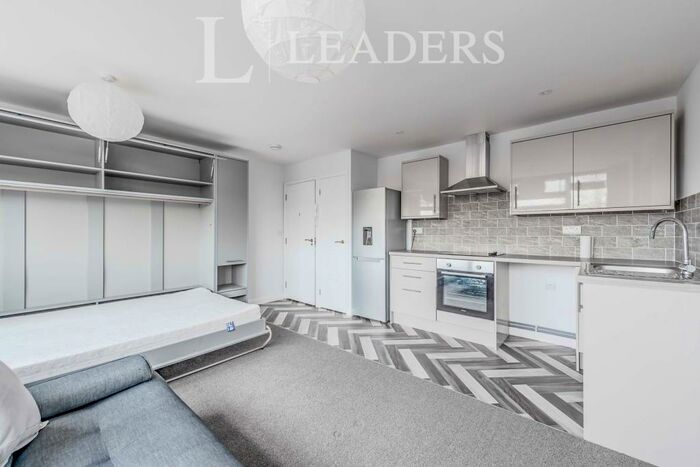 Studio To Rent In Jengers Mead, RH14