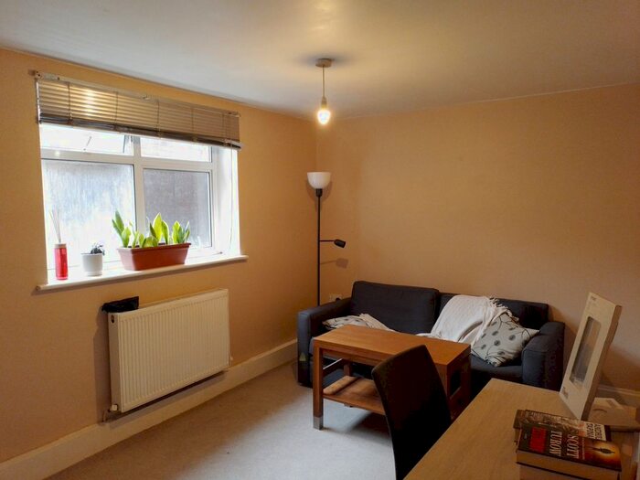 1 Bedroom Flat To Rent In Camberwell Road, London, SE5
