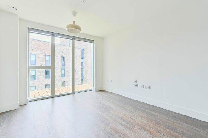 3 Bedroom Flat To Rent In North End Road, Wembley Park, Wembley, HA9