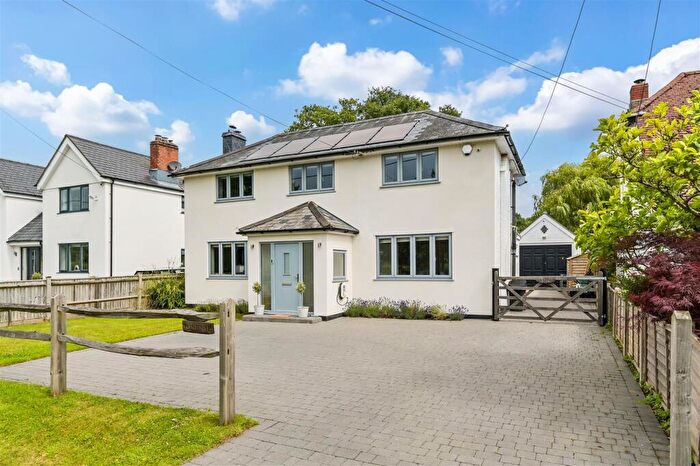 3 Bedroom Detached House For Sale In Beaulieu Road, Marchwood, Hampshire, SO40