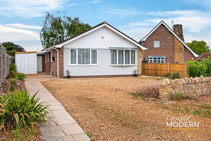4 Bedroom Detached Bungalow For Sale In Horsepit Lane, Pinchbeck, PE11