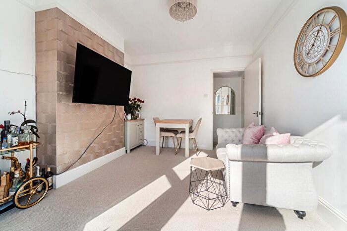 2 Bedroom Flat For Sale In Amberey Road, Weston-Super-Mare, BS23