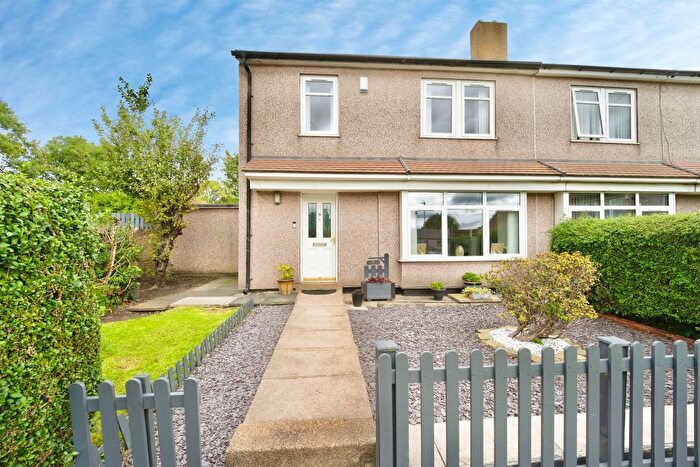 3 Bedroom Semi-Detached House For Sale In Elm Tree Close, Bradford, BD6
