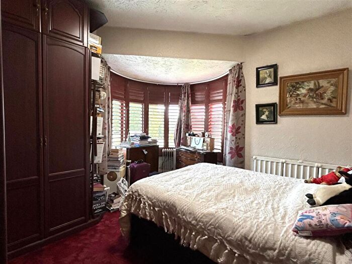 2 Bedroom Detached Bungalow For Sale In Heol Maelor, Coedpoeth, Wrexham, LL11