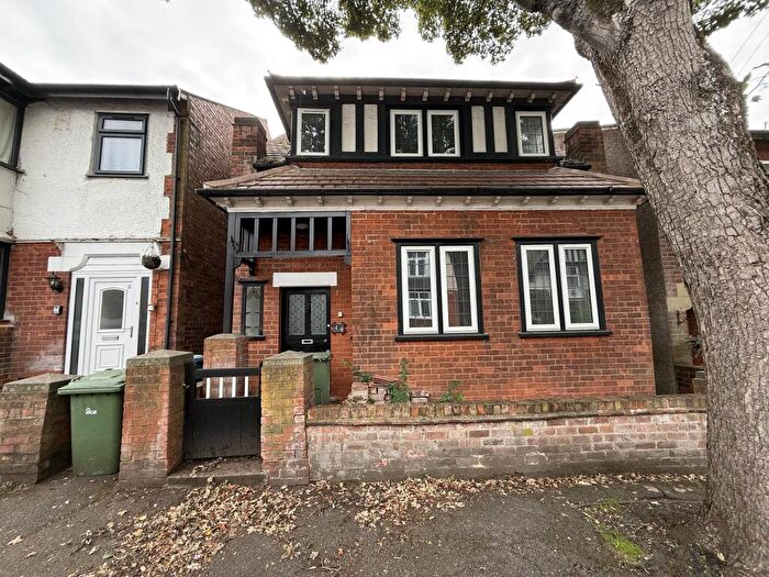 4 Bedroom Detached House For Sale In West Hill Avenue, Mansfield, Nottinghamshire, NG18