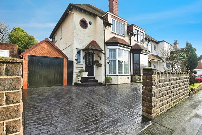 3 Bedroom Semi Detached House For Sale In School Lane, Buckland End, Birmingham, West Midlands, B34