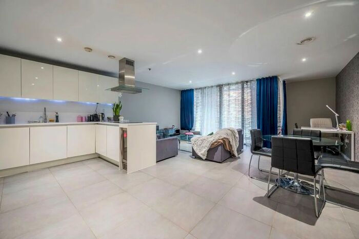 2 Bedroom Flat To Rent In Union Street, London Bridge, London, SE1