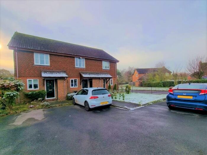 2 Bedroom Terraced House To Rent In West End, GU24