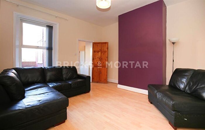 2 Bedroom Flat To Rent In Ripon Street, Gateshead, Tyne And Wear, NE8