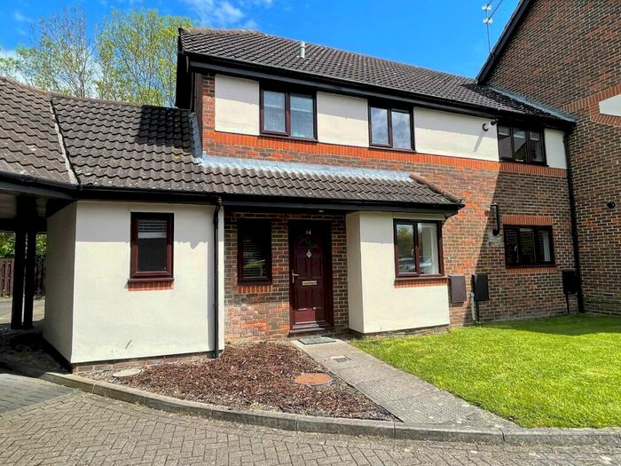 2 Bedroom Apartment To Rent In Saddleback Way, Ancells Farm, Fleet, GU51