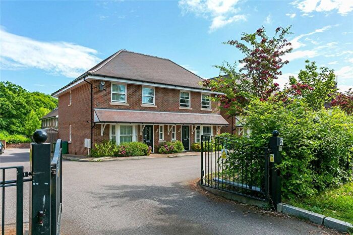 3 Bedroom Semi Detached House To Rent In North Western Avenue, Watford, WD25