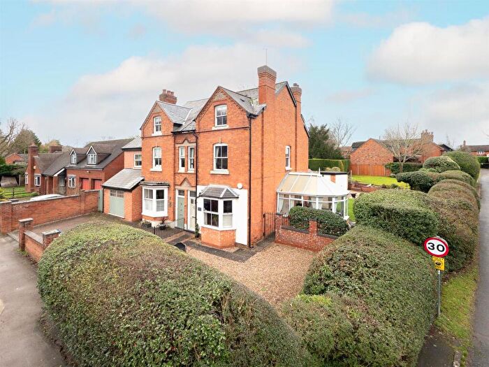 4 Bedroom Semi-Detached House For Sale In Birmingham Road, Mappleborough Green, Studley, B80
