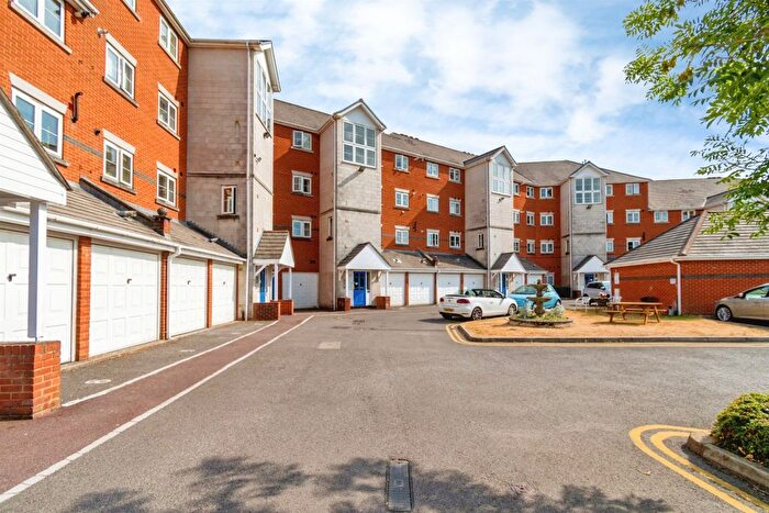 1 Bedroom Flat For Sale In Horseshoe Bridge, Southampton, SO17