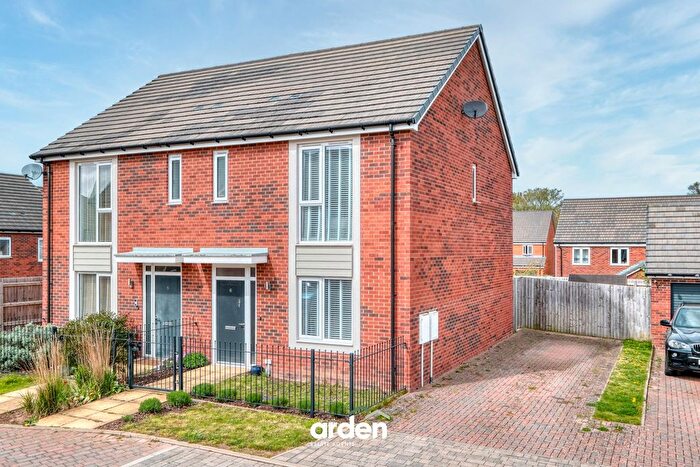 3 Bedroom Semi-Detached House For Sale In Dalesbred Place, Worcester, WR5