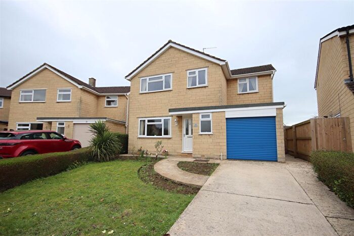 4 Bedroom Detached House For Sale In Wells Close, Chippenham, SN14