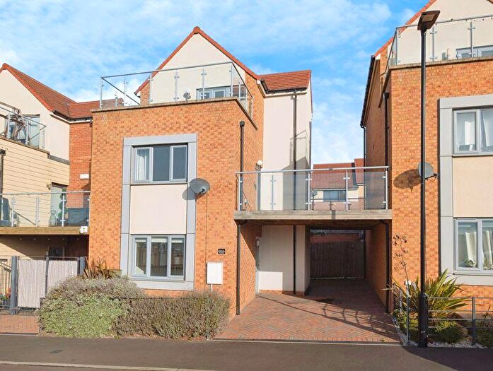3 Bedroom Link Detached House To Rent In Featherwood Avenue, The Rise, Newcastle Upon Tyne, NE15