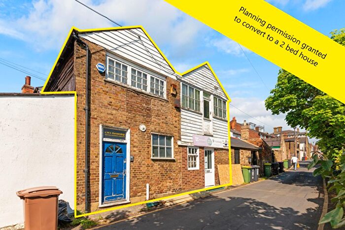 Terraced House For Sale In West Street, Rochford, SS4