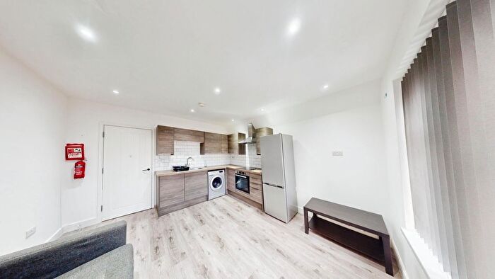 2 Bedroom Flat To Rent In Richmond Road, Roath, Cardiff, CF24