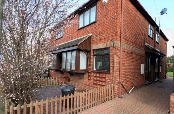 1 Bedroom House To Rent In Benjamin Court, Rainham, RM13