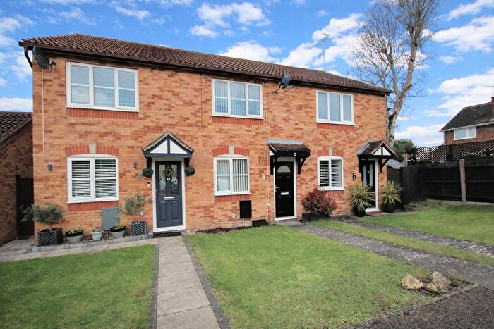 2 Bedroom Terraced House For Sale In Graphic Close, Dunstable, LU6