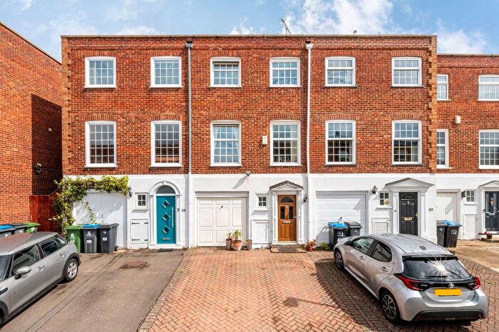 4 Bedroom Property For Sale In Blenheim Gardens, Kingston Hill, Kingston Upon Thames, KT2