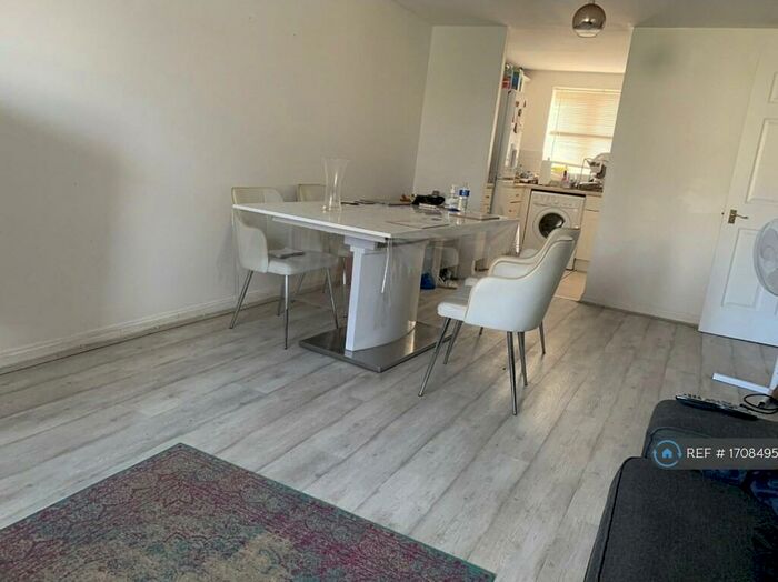 2 Bedroom Flat To Rent In Ilford, Ilford, IG2