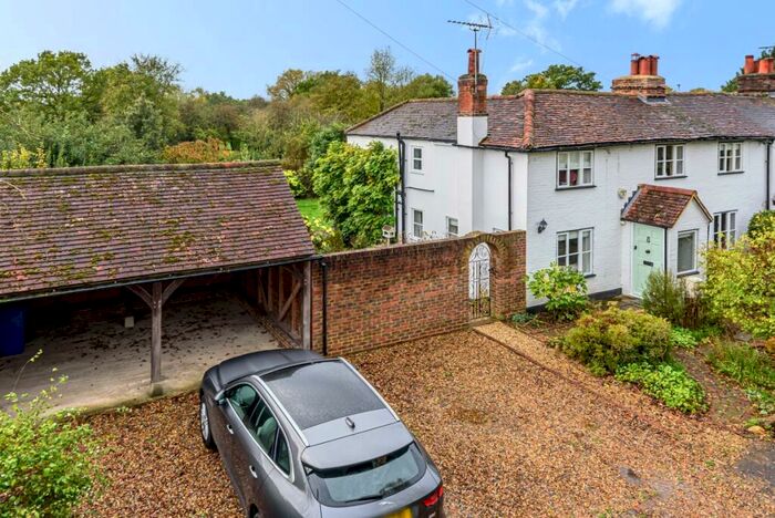 4 Bedroom Cottage To Rent In Stud Green Holyport, SL6