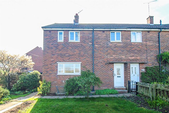3 Bedroom Semi Detached House For Sale In Standbridge Lane, Wakefield, WF2