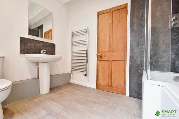 2 Bedroom Apartment For Sale In Sylvan Road, Exeter, EX4