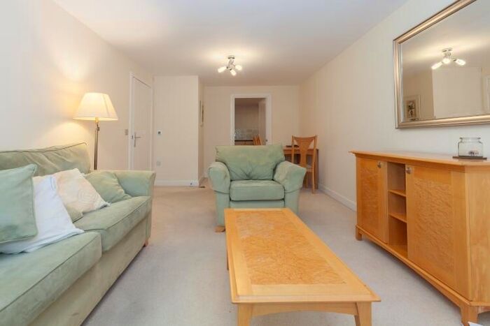 2 Bedroom Apartment To Rent In Beech Road, Headington, OX3