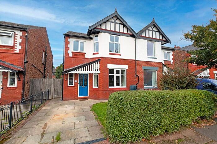 3 Bedroom Semi-Detached House For Sale In Willow Way, Didsbury, M20