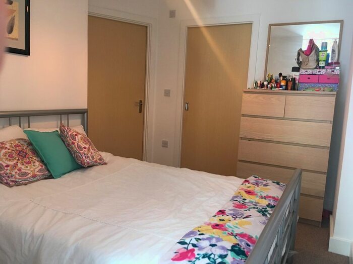 Bungalow To Rent In Kimber House, High Street, Southampton, SO14