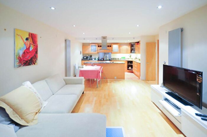 2 Bedroom Apartment To Rent In Millharbour, Poplar, London, E14