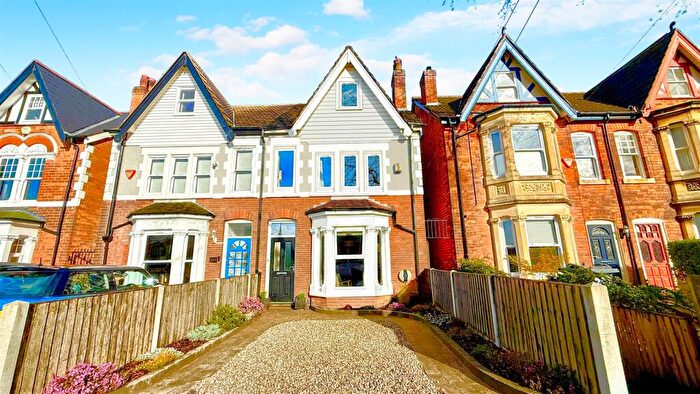 4 Bedroom Semi Detached House For Sale In Selly Oak Road, Bournville, Birmingham, B30