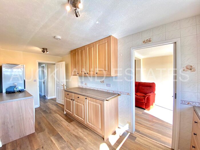 4 Bedroom Semi-detached House To Rent In Highview Gardens, Potters Bar, EN6