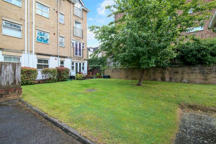 2 Bedroom Flat To Rent In Normanton Road, South Croydon, CR2