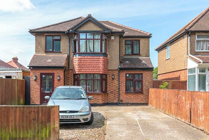 5 Bedroom Detached House For Sale In Cains Lane, Feltham, TW14