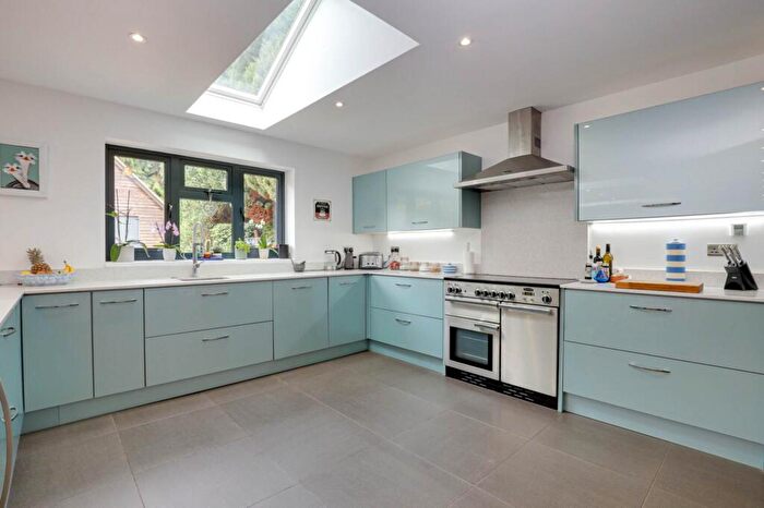 3 Bedroom Detached House For Sale In Fernbrook Road, Caversham Heights, Reading, RG4