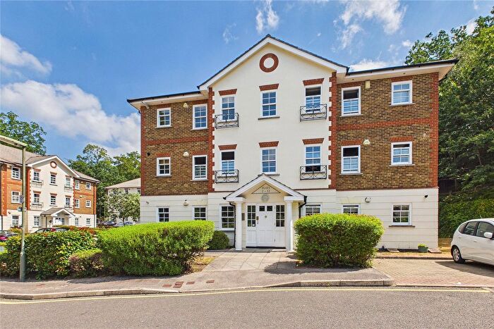 2 Bedroom Flat For Sale In Camberley, Surrey, GU15