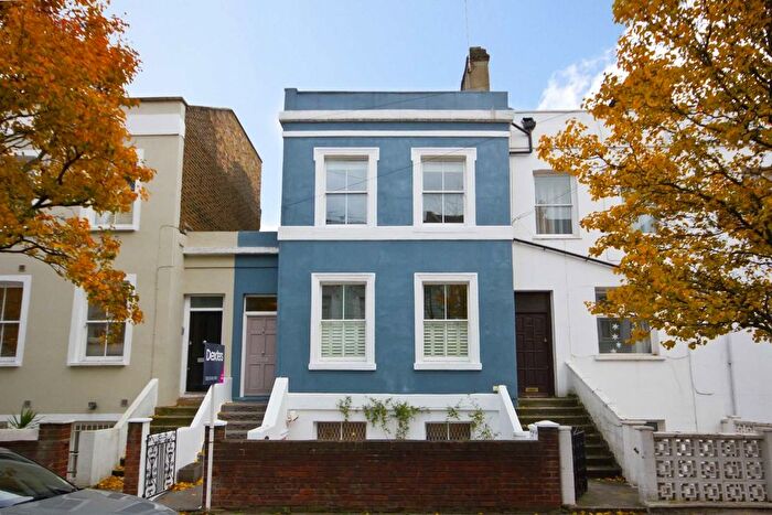 3 Bedroom Flat To Rent In Woodstock Grove, London, W12