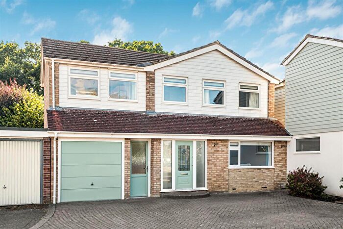 4 Bedroom Link Detached House For Sale In The Wick, Bengeo, SG14