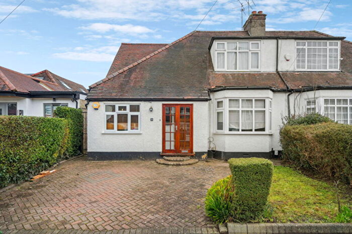 5 Bedroom Semi Detached House For Sale In The Glen, Pinner, HA5