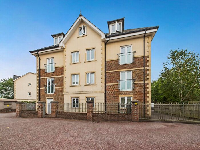 2 Bedroom Flat For Sale In Queens Road, Haywards Heath, RH16