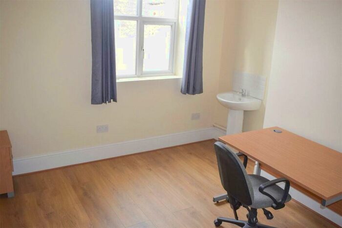 6 Bedroom Terraced House To Rent In Granville Road, Fallowfield, M14