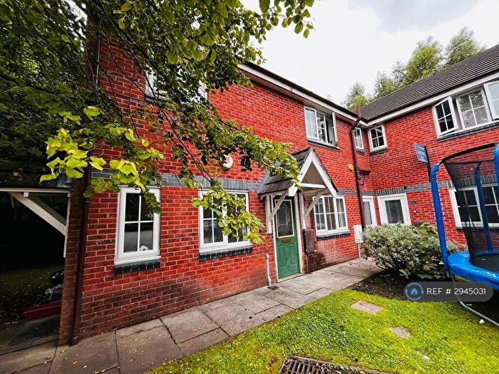 2 Bedroom Maisonette To Rent In Bankwood Court, Manchester, M9