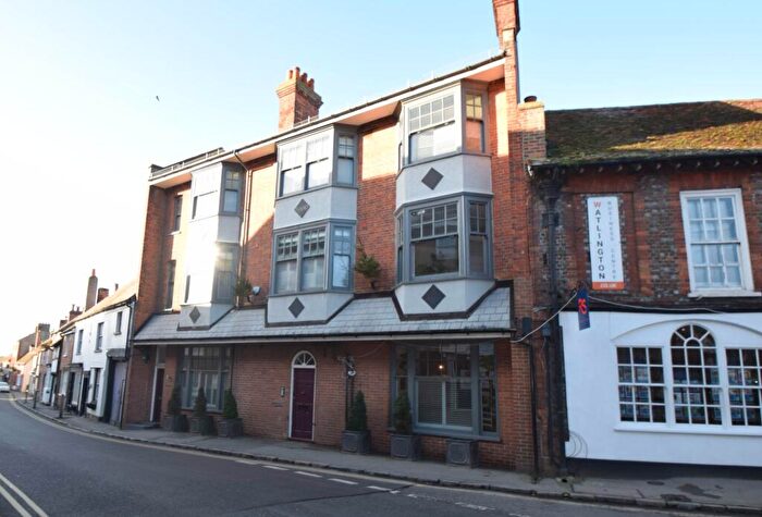 2 Bedroom Apartment For Sale In Couching Street, Watlington, OX49