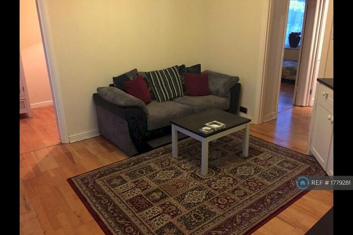 2 Bedroom Flat To Rent In Green Street, Enfield, EN3